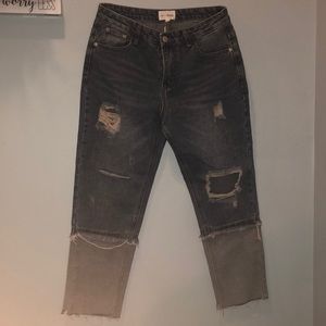 Distressed Jeans, frayed bottoms